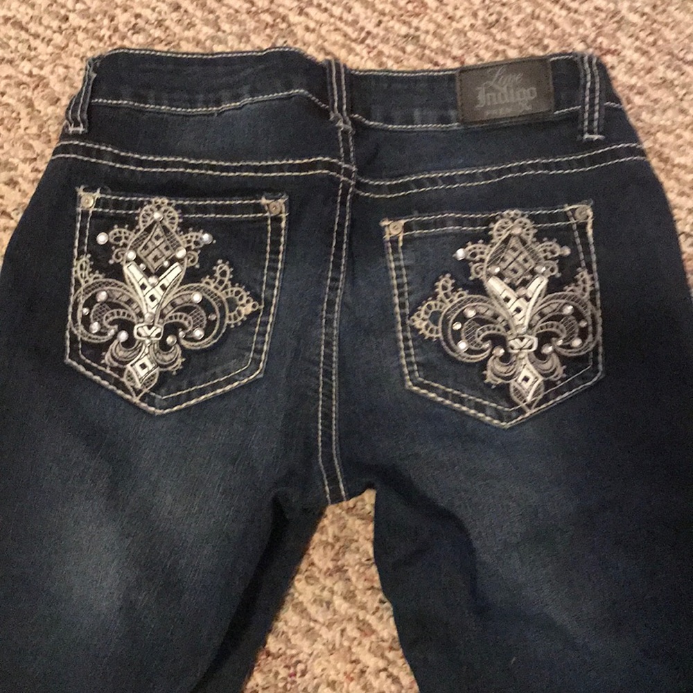 Love indigo size 6 capri. Dark wash. Stretchy.